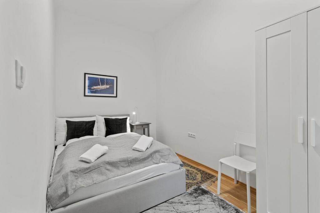 Modern Apartment Close To Center - 2Br ウィーン エクステリア 写真