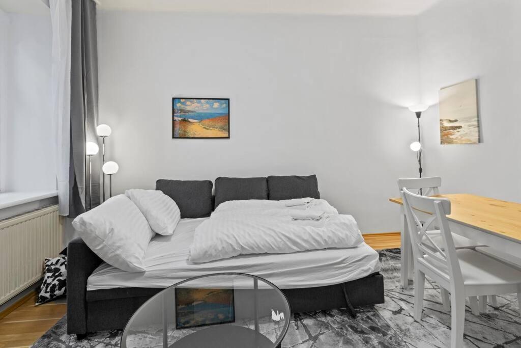 Modern Apartment Close To Center - 2Br ウィーン エクステリア 写真