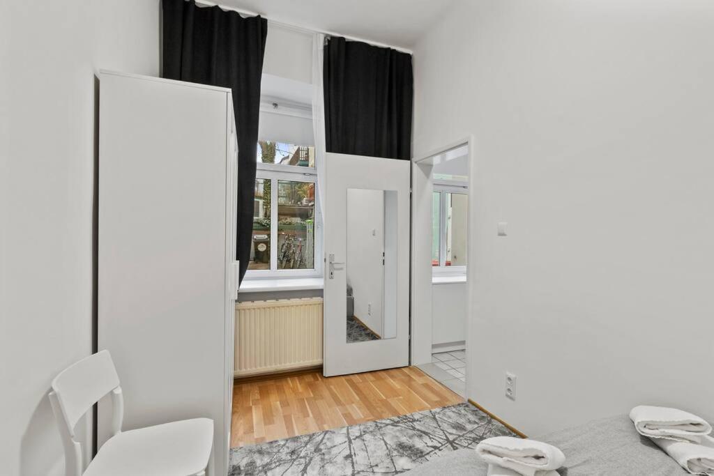 Modern Apartment Close To Center - 2Br ウィーン エクステリア 写真