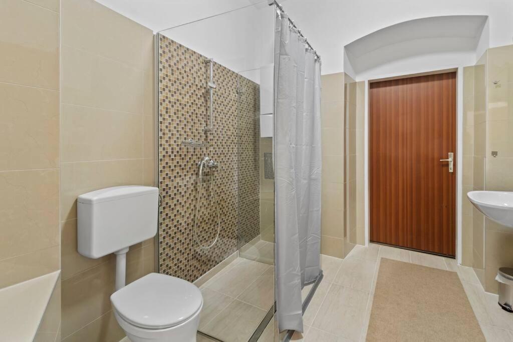Modern Apartment Close To Center - 2Br ウィーン エクステリア 写真