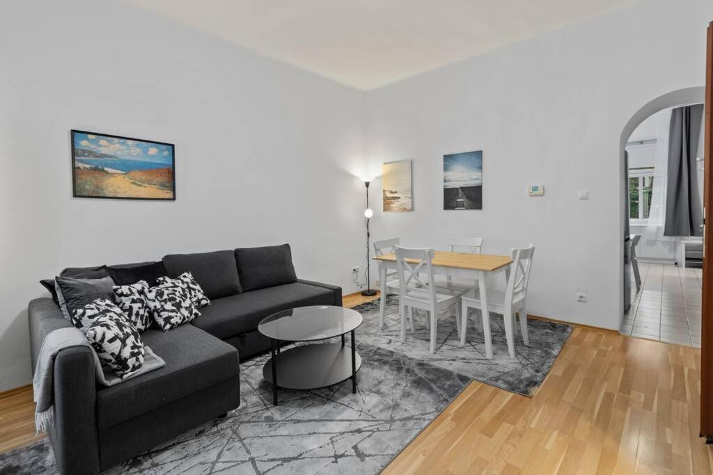 Modern Apartment Close To Center - 2Br ウィーン エクステリア 写真