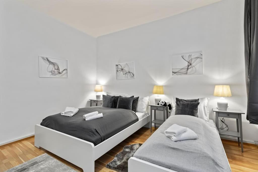 Modern Apartment Close To Center - 2Br ウィーン エクステリア 写真