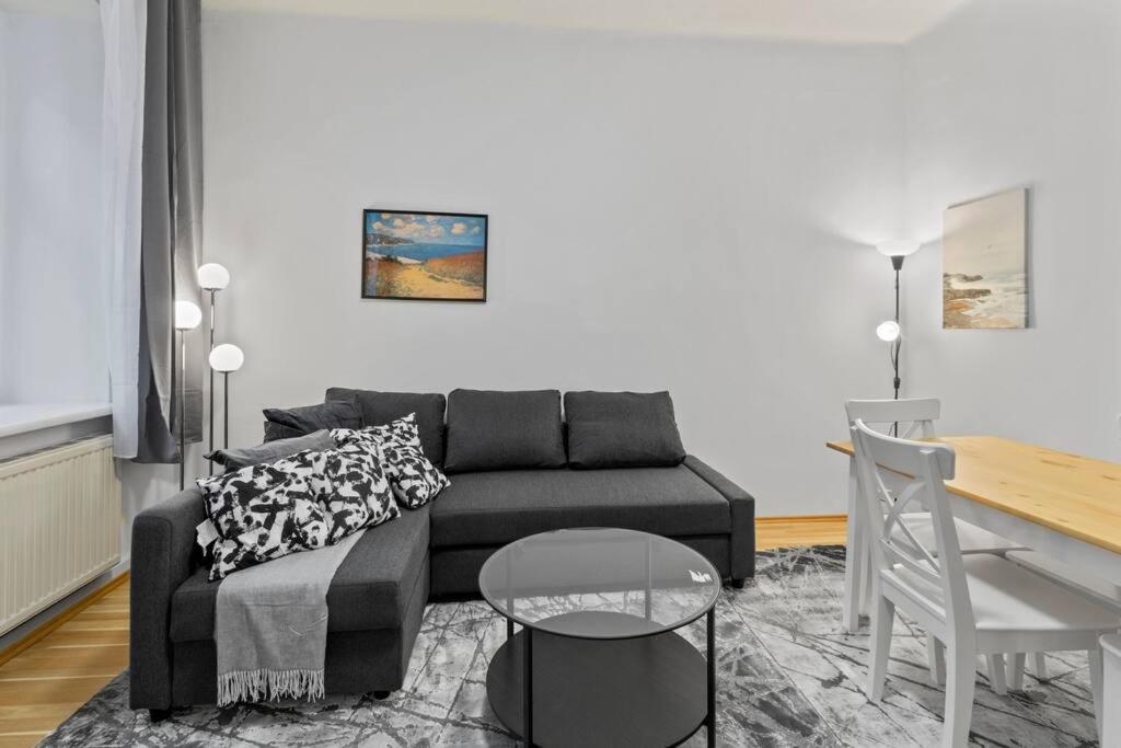 Modern Apartment Close To Center - 2Br ウィーン エクステリア 写真