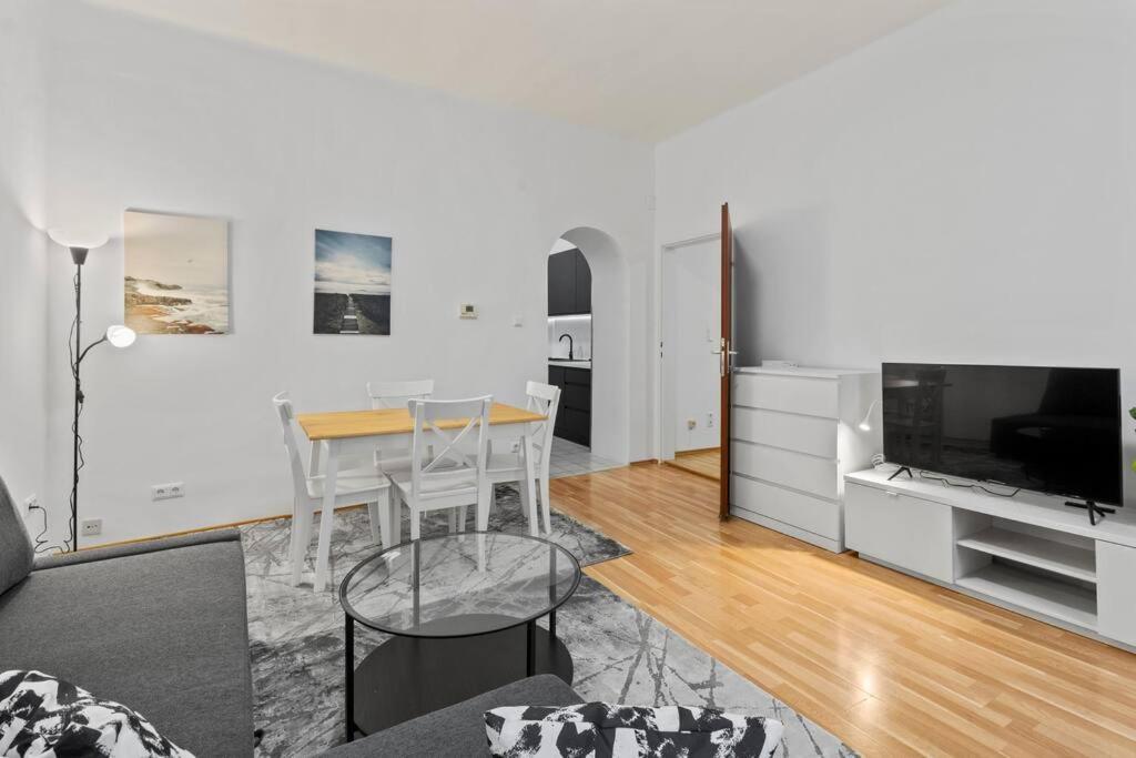 Modern Apartment Close To Center - 2Br ウィーン エクステリア 写真