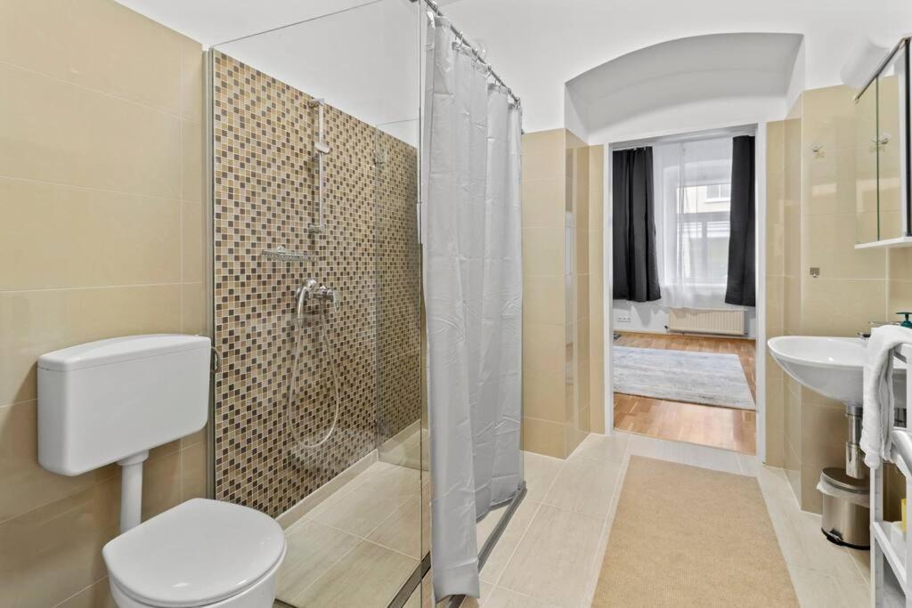Modern Apartment Close To Center - 2Br ウィーン エクステリア 写真
